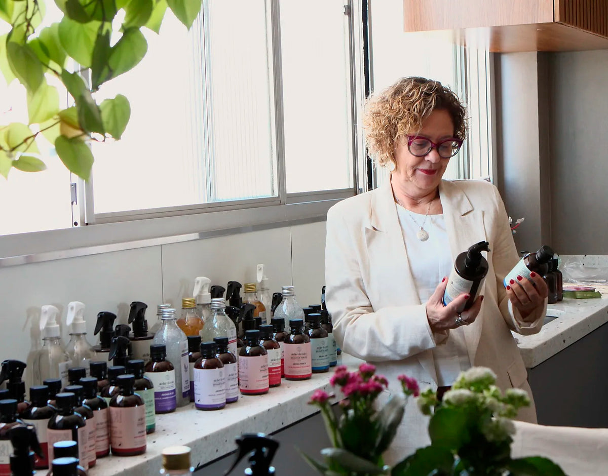Ateliê do Atelier da Mata em São Tiago, MG, onde as fragrâncias são produzidas artesanalmente